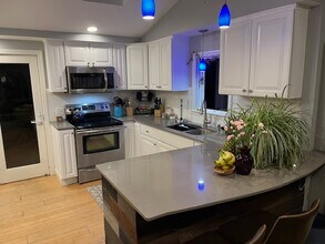 24 Westside Rd in South Kingstown, RI - Building Photo - Building Photo