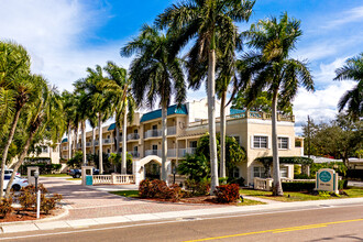 Palm Bay Club in Sarasota, FL - Building Photo - Building Photo