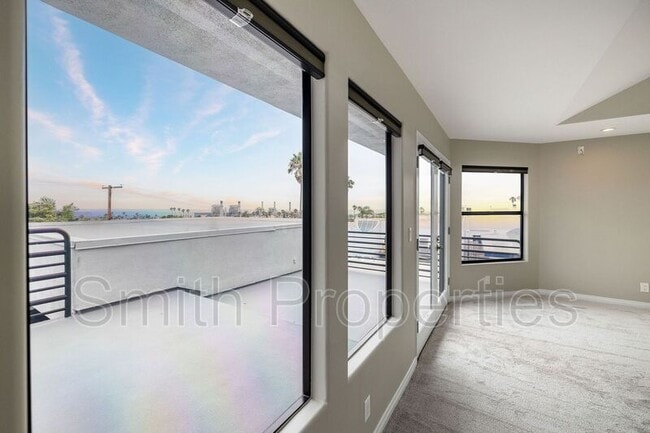 604 N Irena Ave in Redondo Beach, CA - Foto de edificio - Building Photo