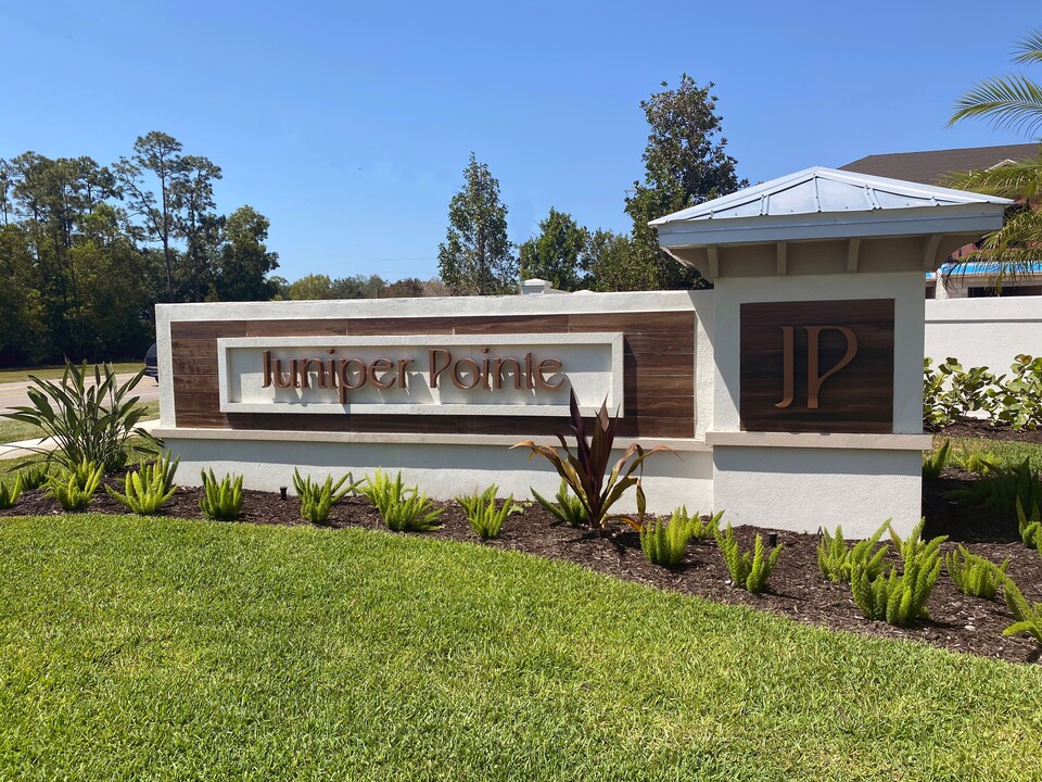 Juniper Pointe Townhomes in Naples, FL - Building Photo