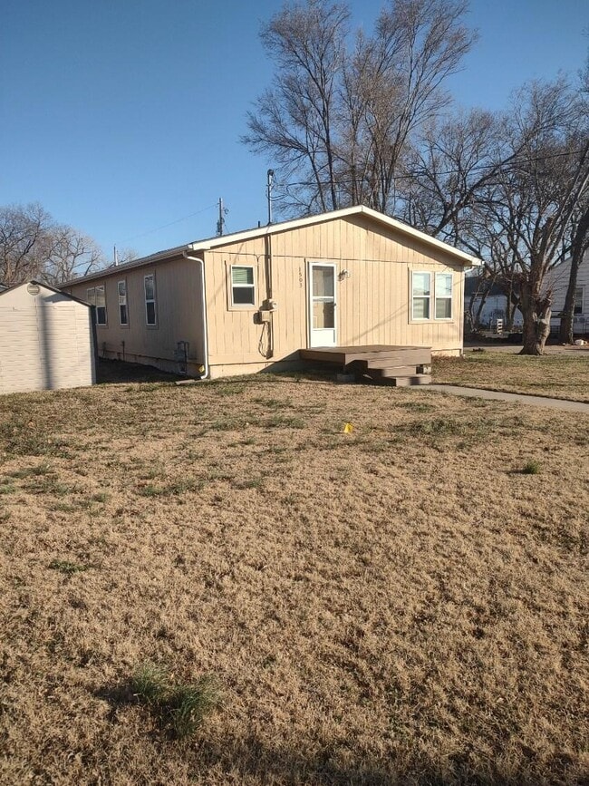 1503 Osborne St in Salina, KS - Foto de edificio - Building Photo