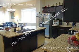 2426 E Oakmont Ave in Fresno, CA - Building Photo - Building Photo