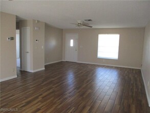 1218 NE 3rd St in Cape Coral, FL - Foto de edificio - Building Photo