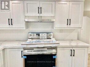 127 Treeview Dr in Toronto, ON - Building Photo - Building Photo