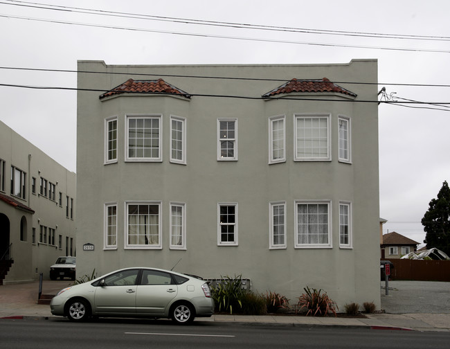 2030 Ashby Ave in Berkeley, CA - Building Photo - Building Photo