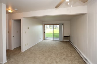 Layton Grove in Milwaukee, WI - Building Photo - Interior Photo