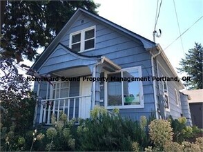 1124 NE Roselawn St in Portland, OR - Building Photo - Building Photo