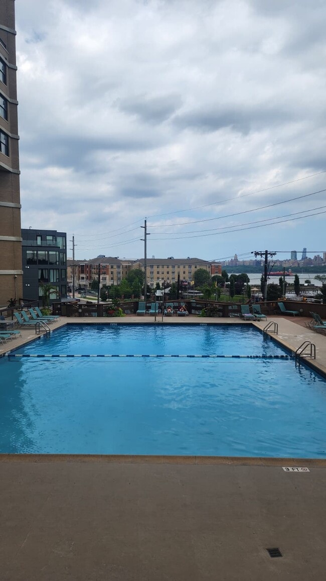 7002 Boulevard E, Unit 6 in Guttenberg, NJ - Building Photo - Building Photo