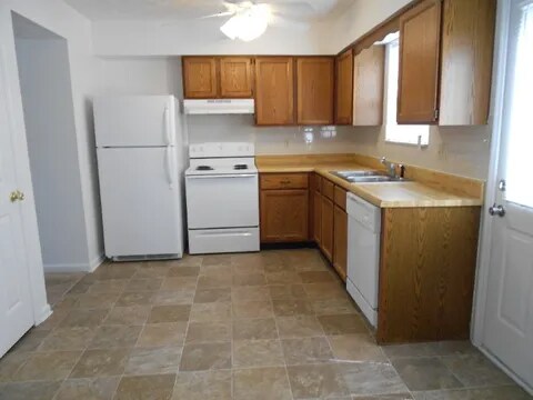 1725 Kim Watt Dr in Knoxville, TN - Foto de edificio - Building Photo