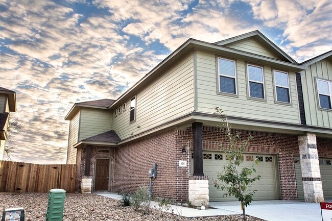 125 Lakeview Ct in Kyle, TX - Building Photo - Building Photo