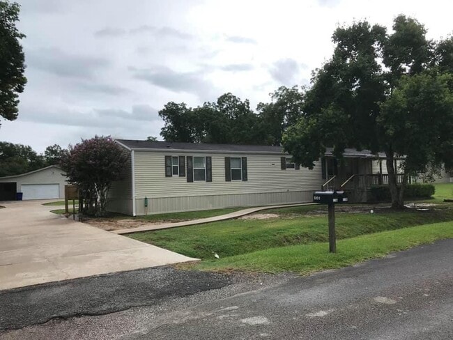 320 Stewart St in Kountze, TX - Building Photo - Building Photo