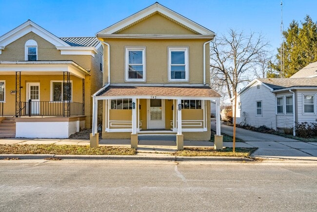 property at 902 N 2nd St