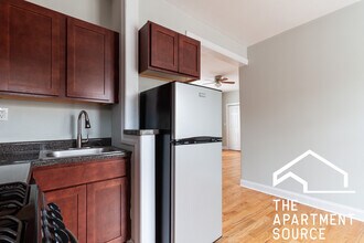 3755 N Pine Grove Ave, Unit 1w in Chicago, IL - Foto de edificio - Building Photo