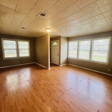 2355 N Lynwood Dr in Beaumont, TX - Building Photo - Building Photo