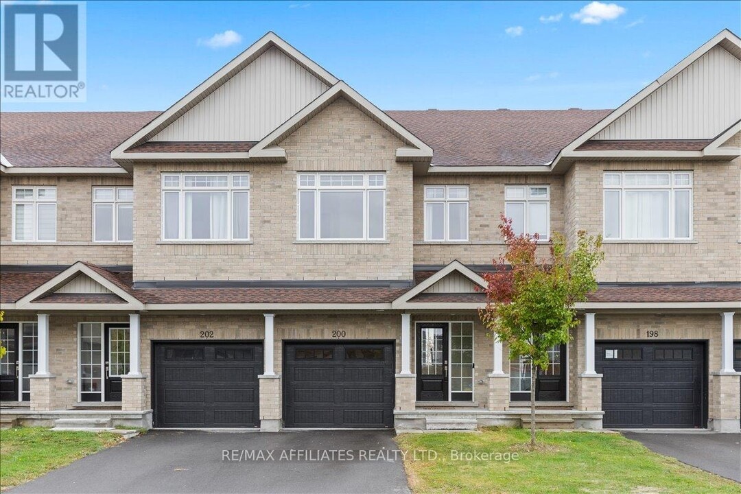 200 Hooper St in Carleton Place, ON - Building Photo