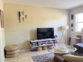 11601 NW 89th St in Doral, FL - Building Photo - Building Photo