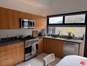 815 Hampton Dr in Los Angeles, CA - Building Photo - Building Photo