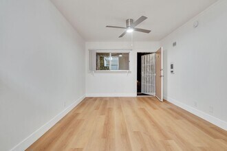 Federal Luxury Investments LLC in Los Angeles, CA - Foto de edificio - Interior Photo