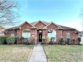 1104 Miramar Ave in Desoto, TX - Building Photo