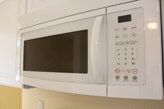 167 Elm St, Unit 2 in Milford, NH - Building Photo - Building Photo