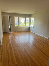 1957 Redwood Ln in Northbrook, IL - Building Photo - Building Photo
