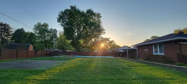 5519 Madison Ave in Evansville, IN - Foto de edificio - Building Photo