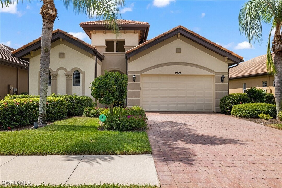 7785 Ashton Rd in Naples, FL - Building Photo