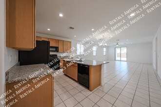 7513 W Illini St in Phoenix, AZ - Building Photo - Building Photo