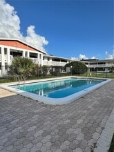 1701 NW 46th Ave in Lauderhill, FL - Foto de edificio - Building Photo