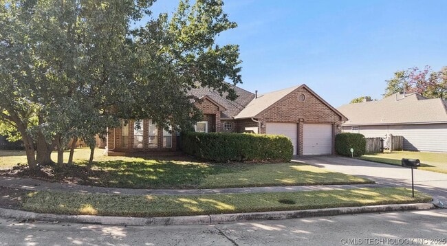 1211 W Edgewater Pl in Broken Arrow, OK - Building Photo - Building Photo