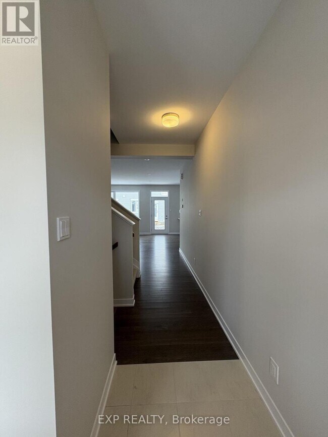 215 Ryan Reynolds Wy in Ottawa, ON - Building Photo - Building Photo