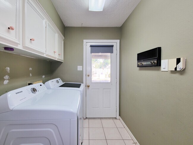 17326 Ponderosa Pines Dr in Houston, TX - Foto de edificio - Building Photo