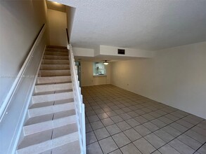 7844 SW 102nd Ln in Miami, FL - Foto de edificio - Building Photo