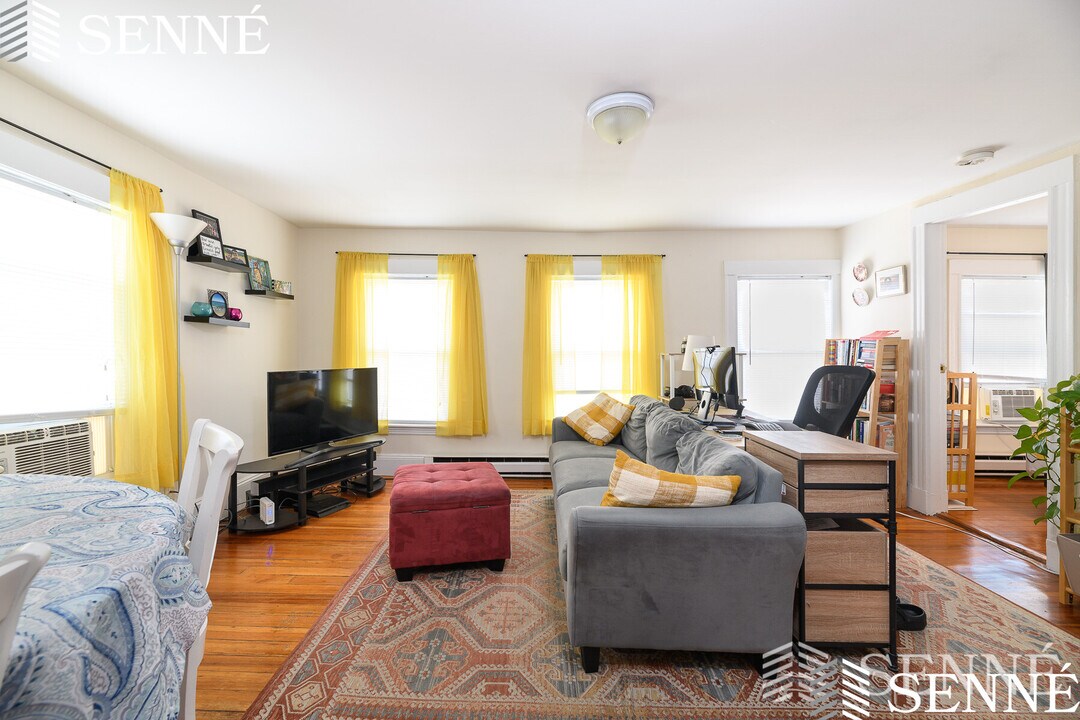 720 Massachusetts Ave, Unit 5 in Cambridge, MA - Building Photo