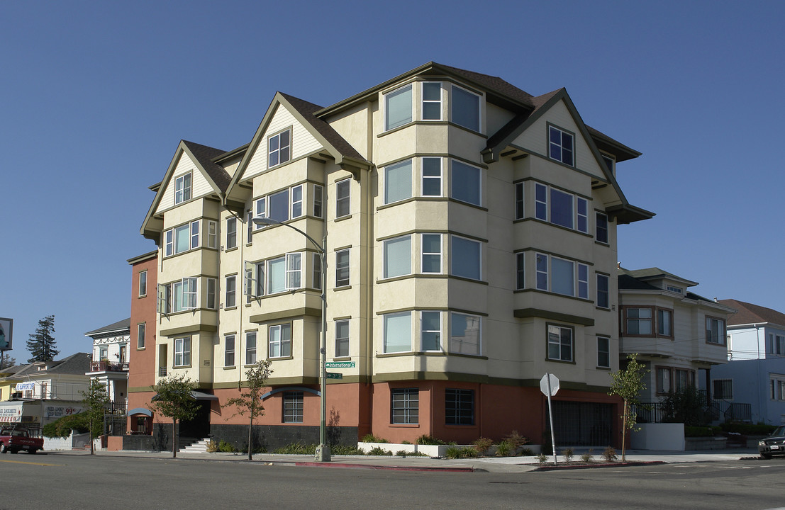 Vivons Villa in Oakland, CA - Building Photo