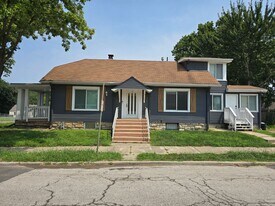 2115 W 43rd Ave in Kansas City, KS - Building Photo