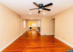 284 Continental Ave in River Edge, NJ - Building Photo - Building Photo