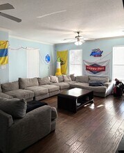 1425 W Villa Maria Rd in Bryan, TX - Foto de edificio - Building Photo