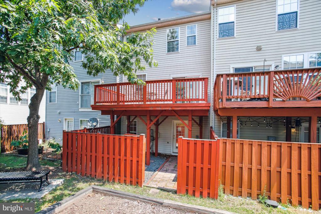 8438 Hallie Rose St in Alexandria, VA - Building Photo