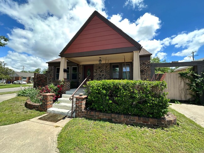 property at 3824 Key Pl