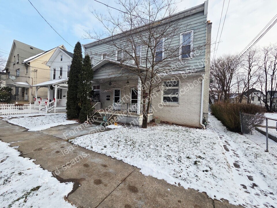 168 W River St in Wilkes-Barre, PA - Foto de edificio