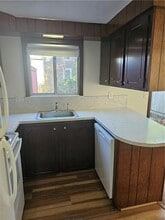 20 W Warwick Ave in West Warwick, RI - Foto de edificio - Building Photo