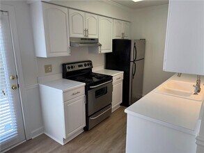 240 Triumph Dr NW in Atlanta, GA - Building Photo - Building Photo