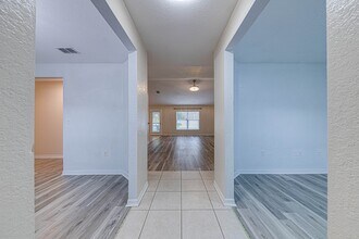 1176 Lake Pl Ct in Lakeland, FL - Foto de edificio - Building Photo