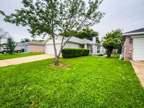 10616 Shadywood Dr in Fort Worth, TX - Building Photo - Building Photo