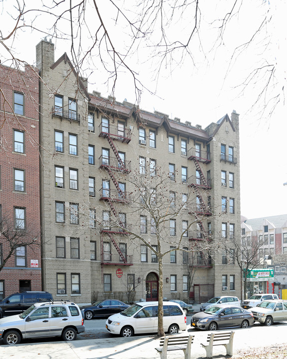 391 E Mosholu in Bronx, NY - Building Photo