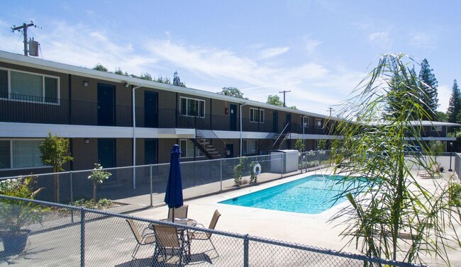 Sunset Gardens Apartments in Sacramento, CA - Building Photo - Building Photo