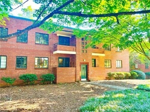 1380 Chalmette Dr NE in Atlanta, GA - Building Photo - Building Photo