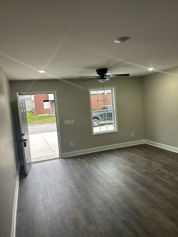 209 Colonial St in Carthage, TN - Foto de edificio - Building Photo