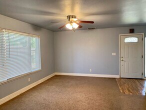 2661 Carmichael Way in Carmichael, CA - Building Photo - Building Photo